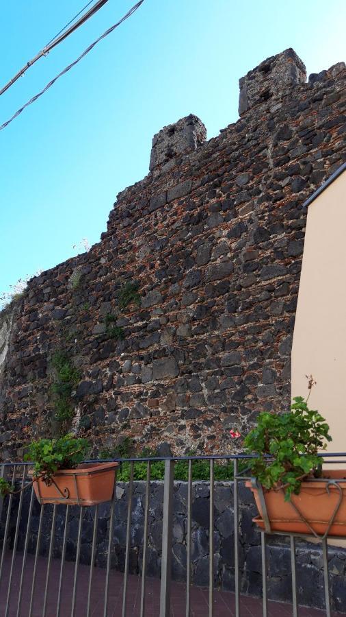 Bed & Breakfast Dietro Le Mura Ачи Костелло Экстерьер фото